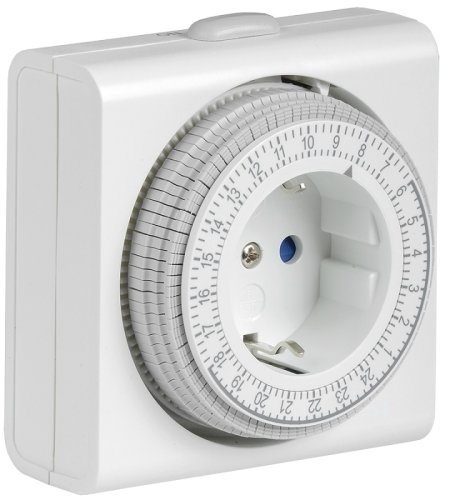 Розетка-таймер механическая IEK РТМ-3 15мин 24ч 96On/Off 16А IP20 белый фото Розетка-таймер механическая IEK РТМ-3 15мин 24ч 96On/Off 16А IP20 белый картинка